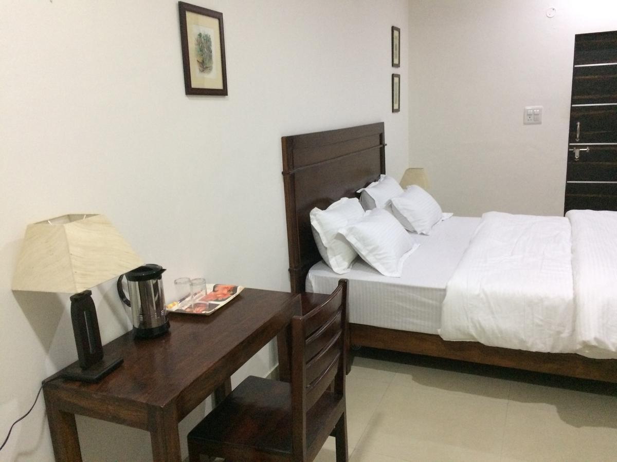 White Tulips Home Stay Dźajpur Zewnętrze zdjęcie