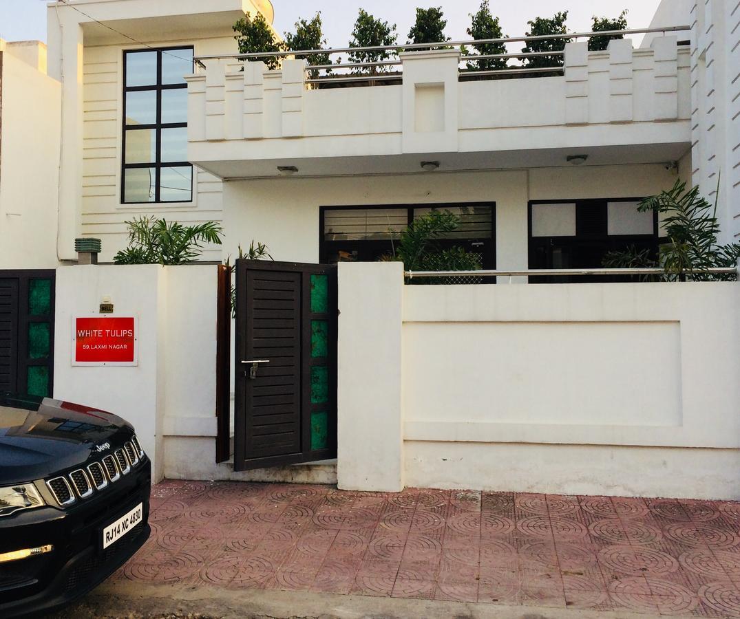White Tulips Home Stay Dźajpur Zewnętrze zdjęcie