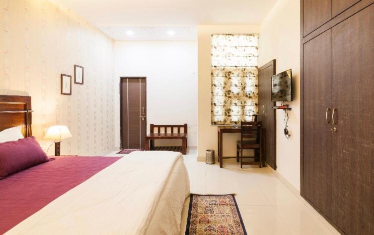 White Tulips Home Stay Dźajpur Zewnętrze zdjęcie